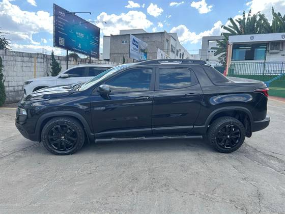 FIAT TORO 2.0 16V TURBO DIESEL ULTRA 4WD AT9 FIAT TORO 2.0 16V TURBO DIESEL ULTRA 4WD AT9